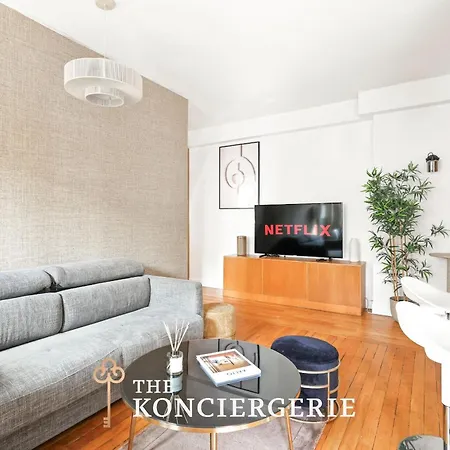 A Deux Pas Des Champselysees Apartment